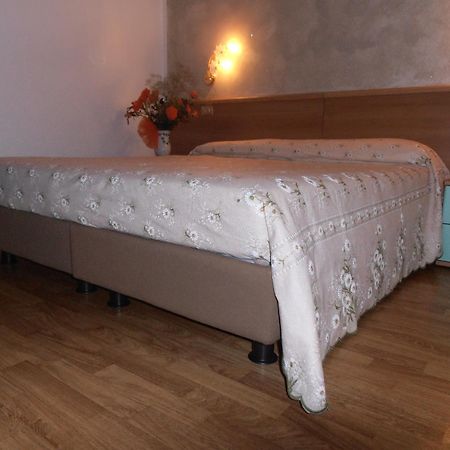 Locanda Ridevert Hotel Tione di Trento Phòng bức ảnh