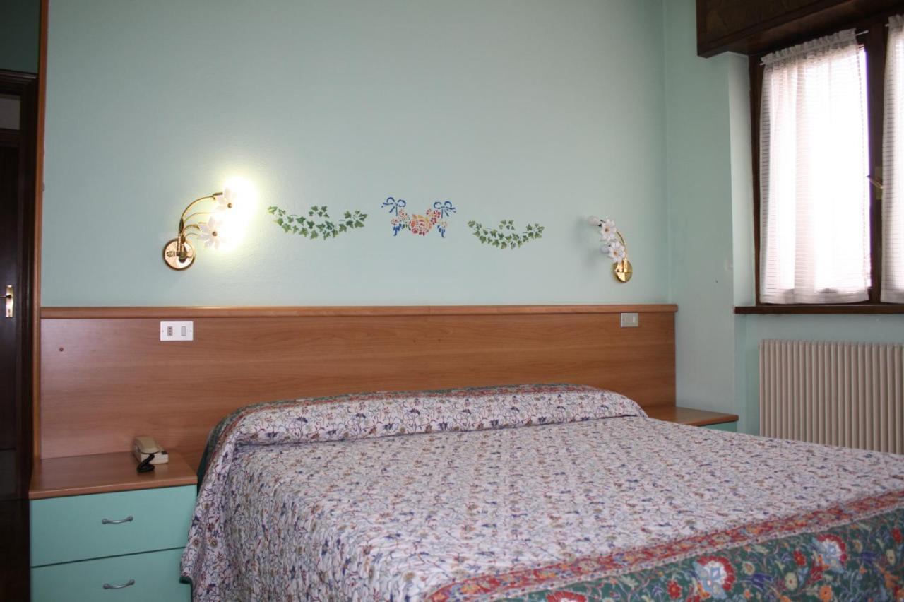 Locanda Ridevert Hotel Tione di Trento Ngoại thất bức ảnh