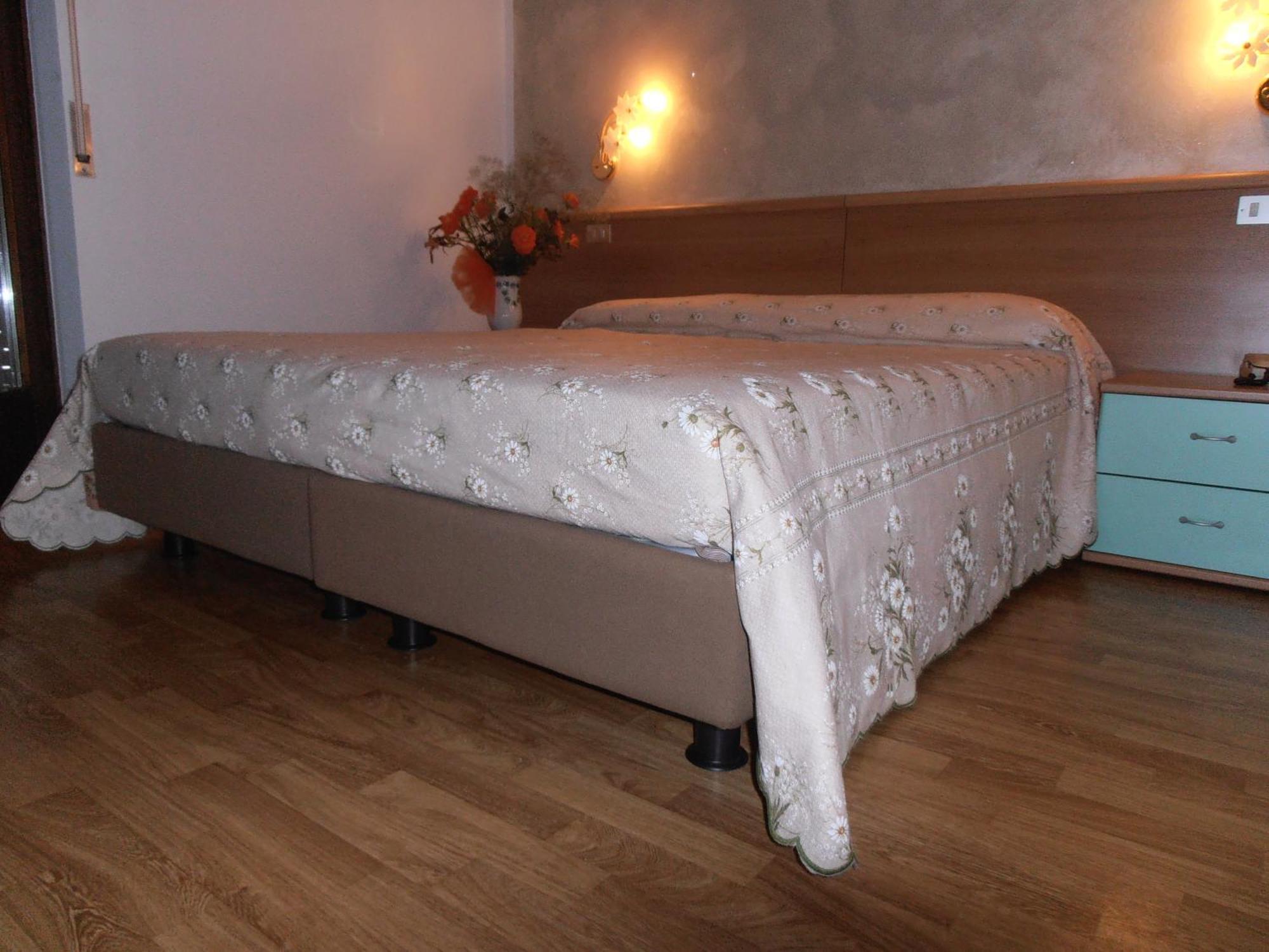 Locanda Ridevert Hotel Tione di Trento Phòng bức ảnh