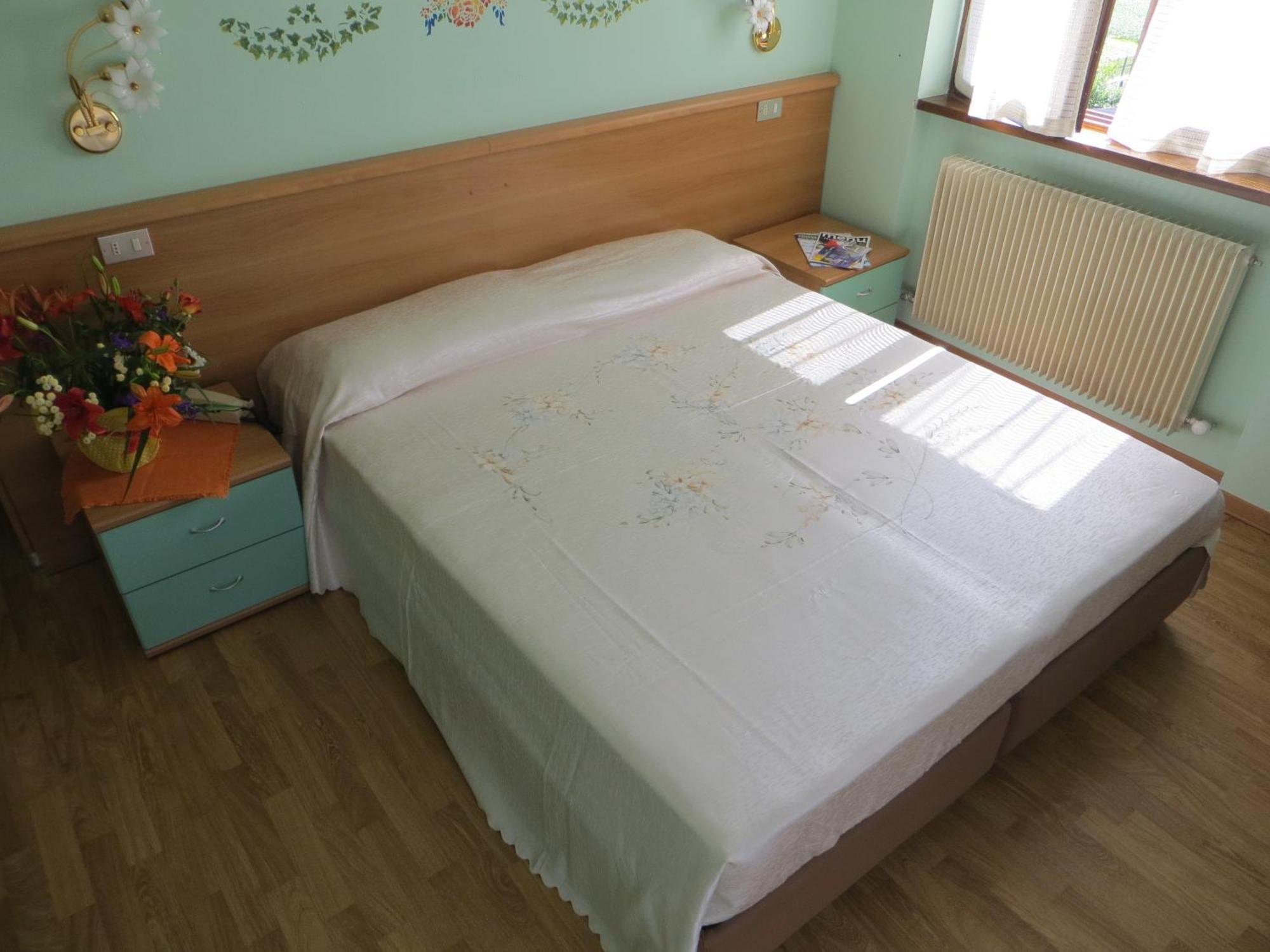 Locanda Ridevert Hotel Tione di Trento Phòng bức ảnh