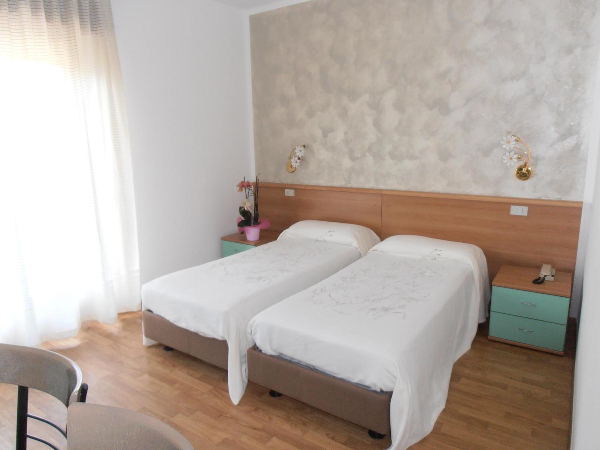 Locanda Ridevert Hotel Tione di Trento Phòng bức ảnh
