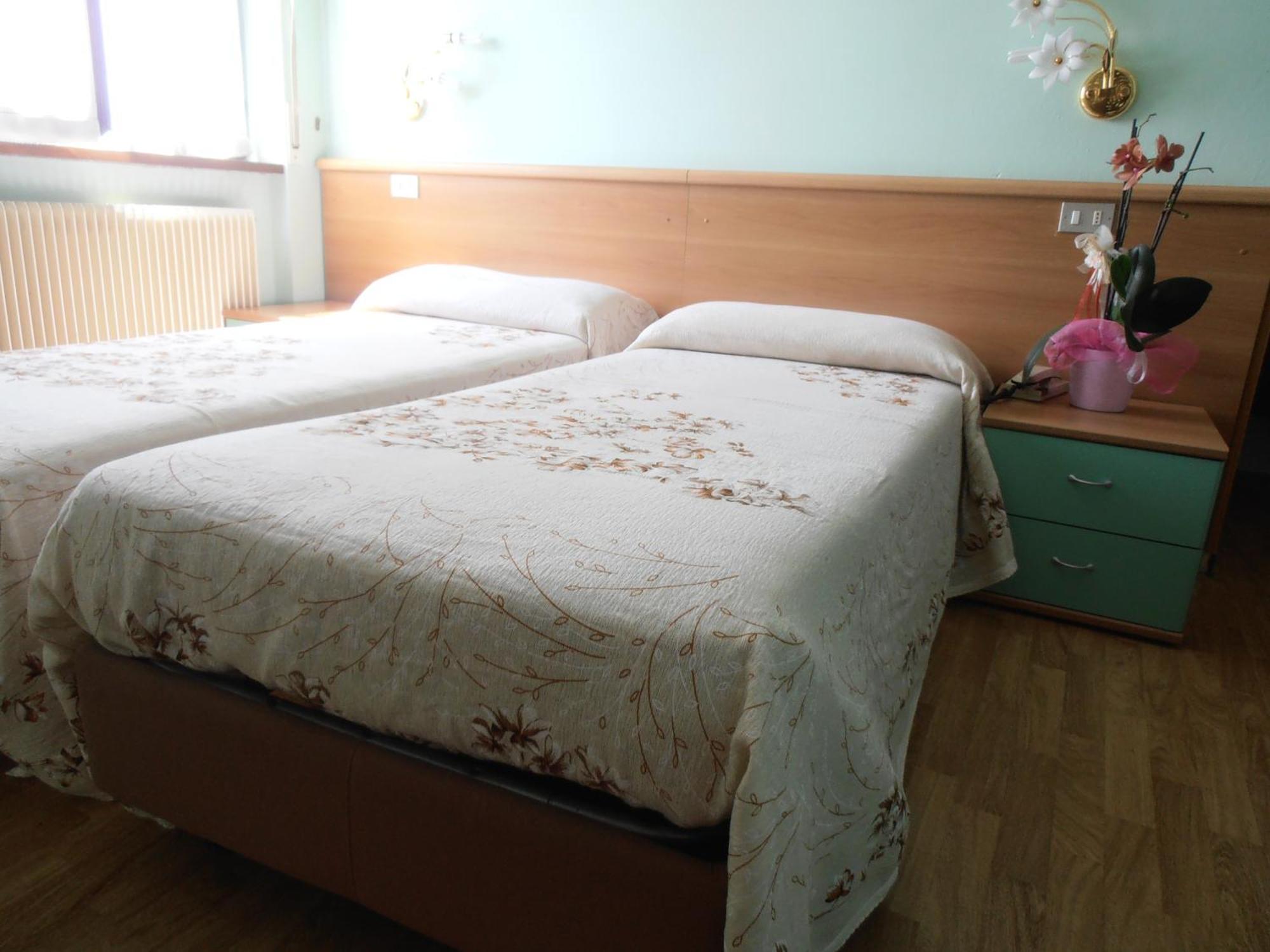 Locanda Ridevert Hotel Tione di Trento Phòng bức ảnh